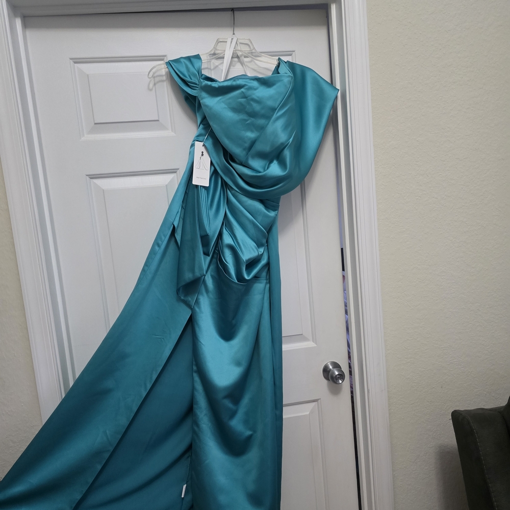 Elegant Teal Evening Gown